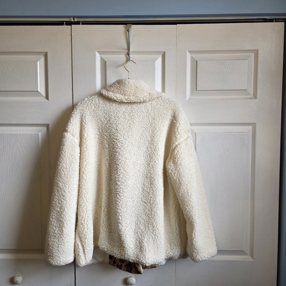 Cozy Cream Teddy Jacket with Leopard Accent - Picture 2 of 2